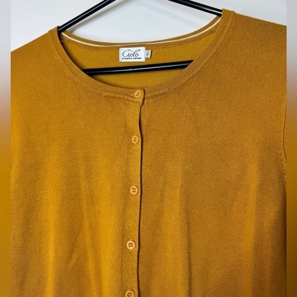 Cielo Mustard Yellow Button Front Long Sleeve Cardigan Sweater Size Large